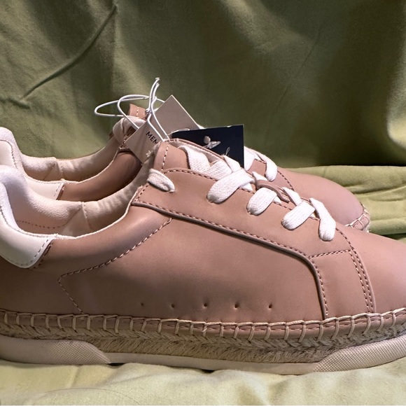 Universal Threads Shaelyn Sneakers - Picture 2 of 6